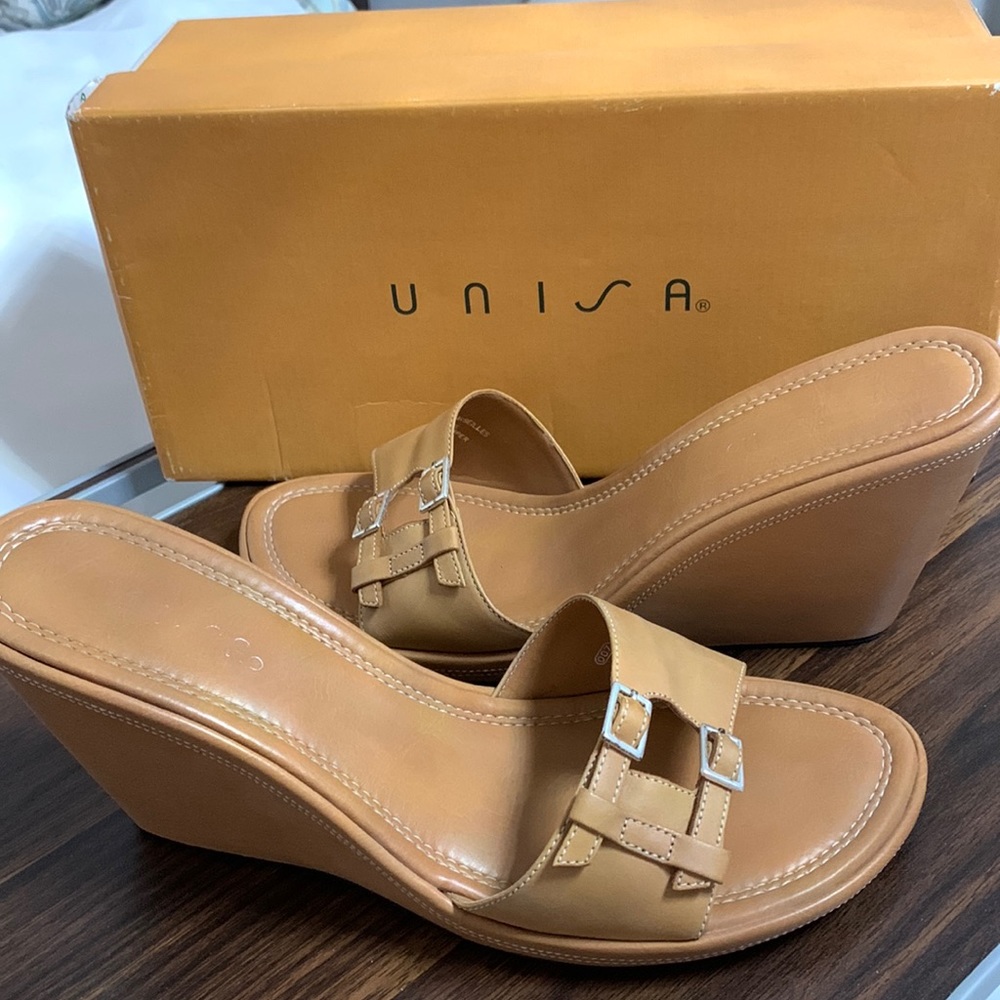 Tan wedge